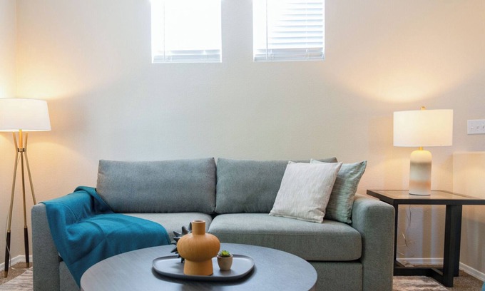 Cortaro Apartment | Modern Apartment in Prime Location (ID8048X83)