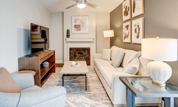 Murray Apartment | Modern Apartment in Prime Location (ID7943X90)