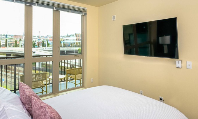 New Tacoma Apartment | Modern Apartment in Prime Location (ID8493X21)