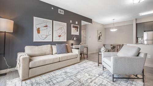 Three Oaks Apartment | Modern Apartment in Prime Location ID6805X00