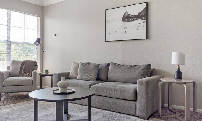 South Tulsa Apartment | Modern Apartment in Prime Location (ID8382X95)