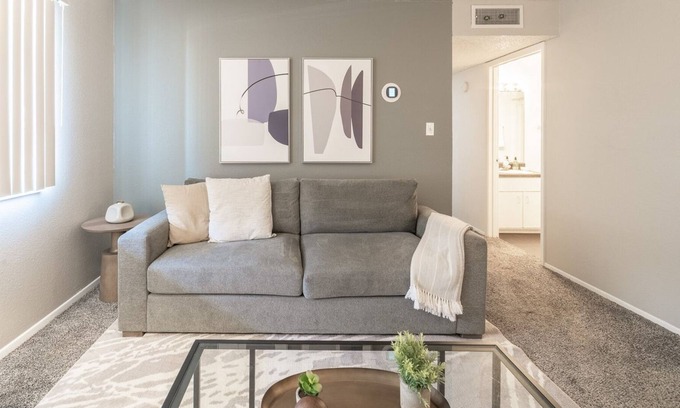 Northeast Heights Apartment | Modern Apartment in Prime Location (ID7515X32)