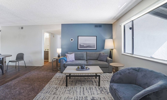 Northeast Heights Apartment | Modern Apartment in Prime Location (ID7515X33)