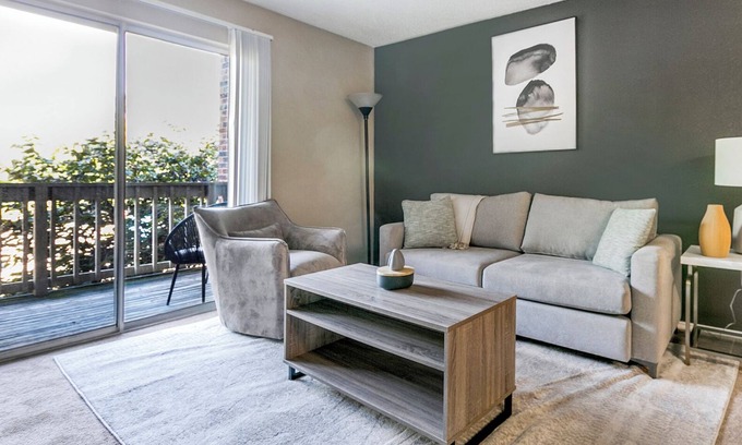 Woodlawn Apartment | Modern Apartment in Prime Location (ID7025X65)