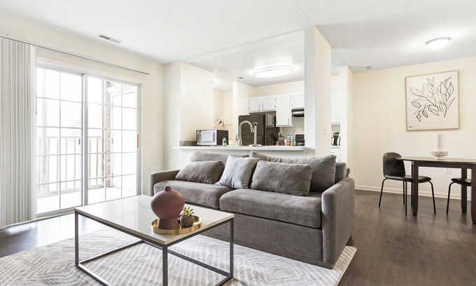 Fort Wayne Apartment | Modern Apartment in Prime Location (ID4293X27)