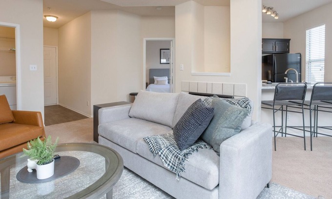 Woodland Hills Apartment | Modern Apartment in Prime Location (ID1735X20)