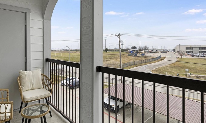 Haltom City Apartment | Modern Apartment in Prime Location (ID1403X368)