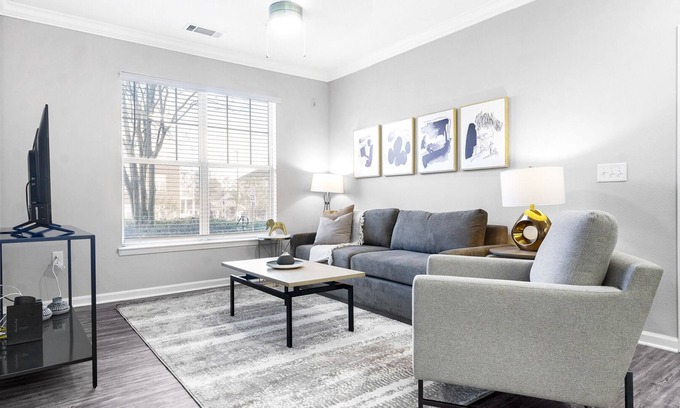 Raleigh Apartment | Modern Apartment in Prime Location (ID9181X43)