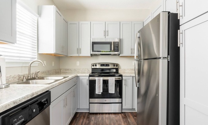 Midlothian Apartment | Modern Apartment in Prime Location (ID7365X03)