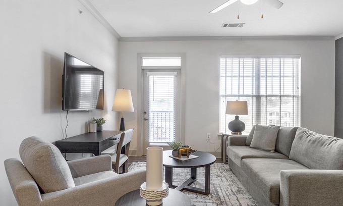 Short Pump Apartment | Modern Apartment in Prime Location (ID2723X66)