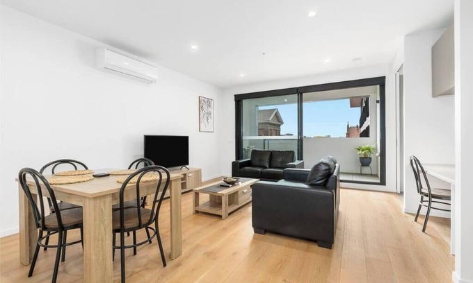 Geelong Apartment | Modern Apartment near Hospital, Geelong