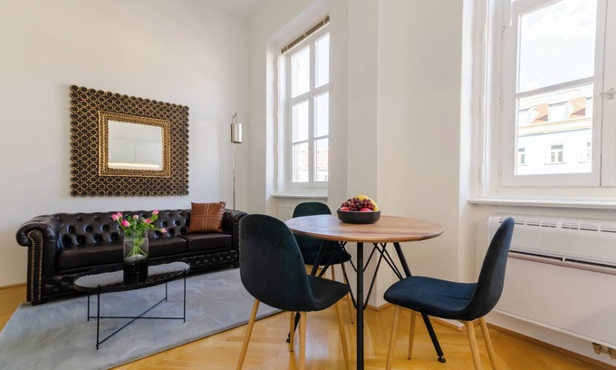 Weißgerber Apartment | Modern apartment near city center & Wien Mitte