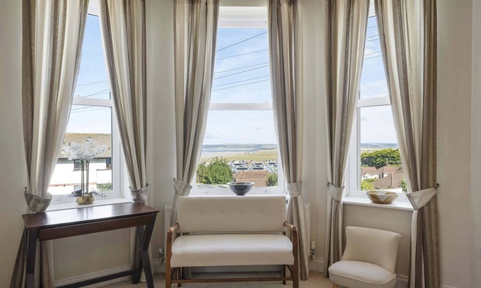 Westward Ho Apartment | Modern Apartment, Private Parking, Walk to Beach!