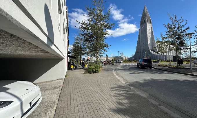 Downtown Apartment | Modern apartment right in front of Hallgrimskirkja