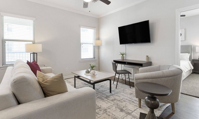 Portland Apartment | Modern Apartment in Prime Location (ID1215X107)