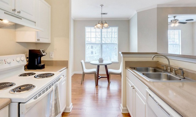 Mount Pleasant Apartment | Modern Apartment in Prime Location (ID8999X86)