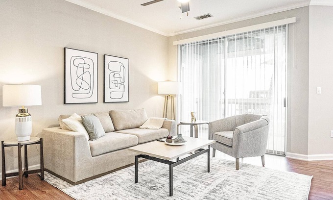 Mount Pleasant Apartment | Modern Apartment in Prime Location (ID8999X84)