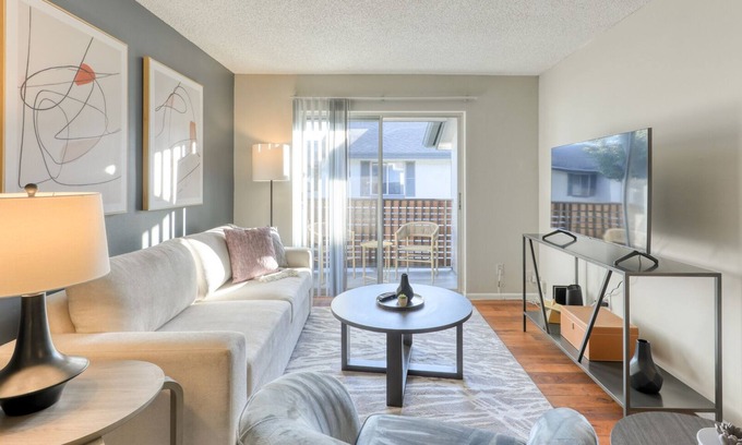 St. Petersburg - Clearwater Apartment | Modern Apartment in Prime Location (ID8526X47)