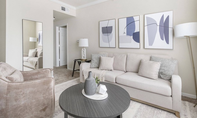 Alden Bridge Apartment | Modern Apartment in Prime Location (ID4771X00)