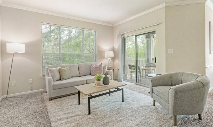 Alden Bridge Apartment | Modern Apartment in Prime Location (ID4543X82)