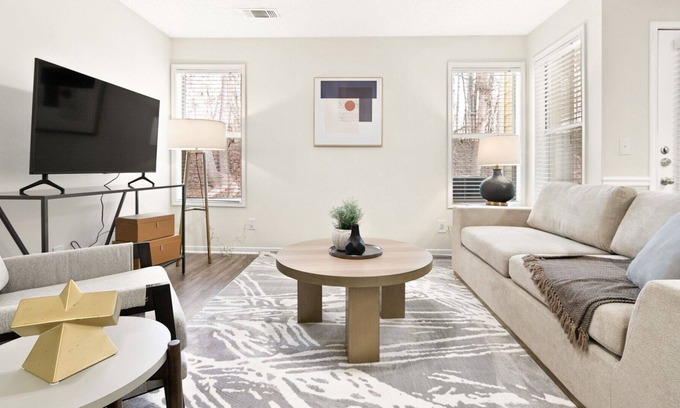 Winston - Salem Apartment | Modern Apartment in Prime Location (ID5612X36)