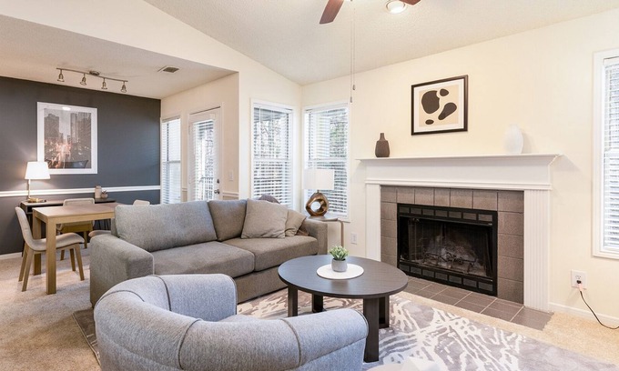 Winston - Salem Apartment | Modern Apartment in Prime Location (ID8399X27)