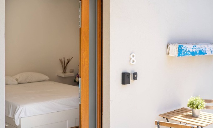 Strongoli Apartment | Modern apartment with private patio