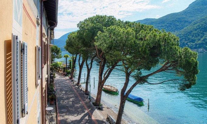 Morcote Apartment | Modern apartment with a view of the lake in Morcote (Balcone sul Lago)