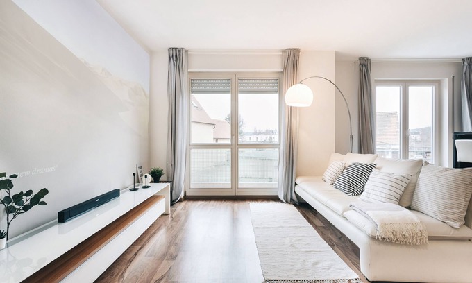 Mickten Apartment | Modern apartment with home cinema + Netflix in Dresden for up to 4 people