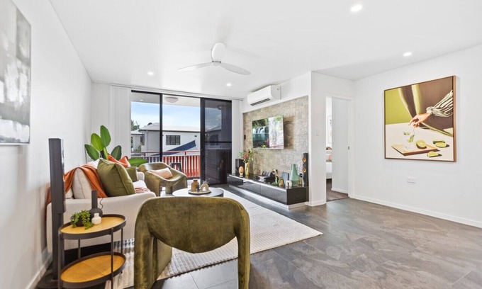 Cairns North Apartment | Modern Apartment with Esplanade Views Near the Hospital