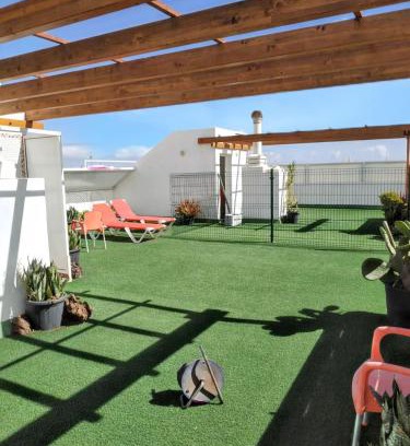 Playa de Arinaga Apartment | Modern Apartment with Mountain View in Arinaga