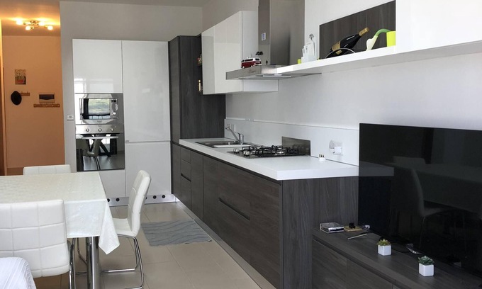 Għadira Apartment | Modern apartment with sea view