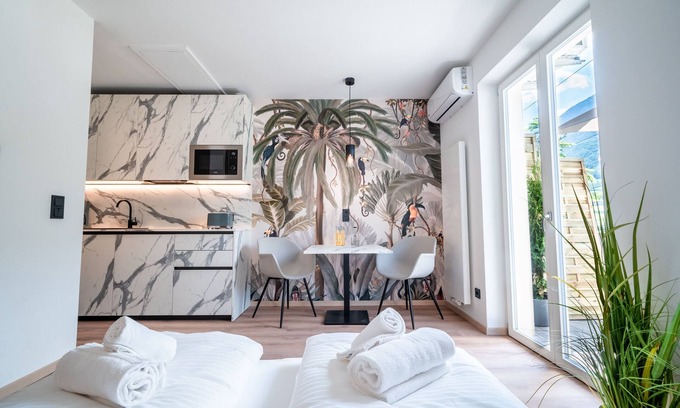 Seestrasse Apartment | Modern apartment with panoramic views & free lake access