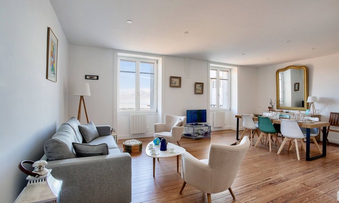 Saint-Igneuc Apartment | Modern apartment with sea view, for 4