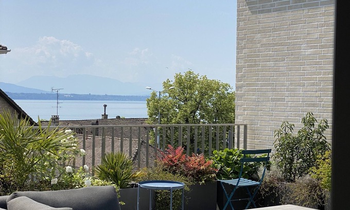 Nyon Apartment | Modern apartment with terrasse on Leman lake! Geneva countryside