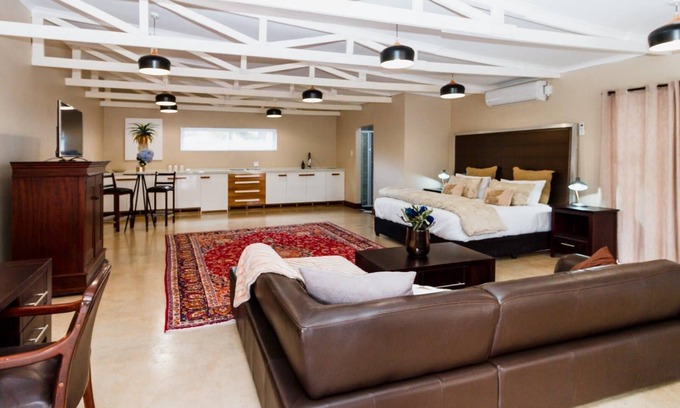 Port Elizabeth Apartment | Modern Apartment near Port Elizabeth Airport/FREE WIFI