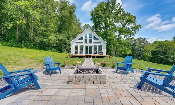 Dryden House | Modern Appalachian Vacation Rental w/River Access