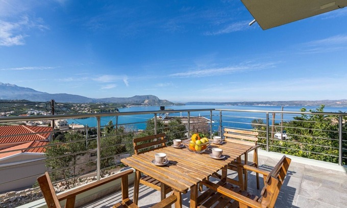 Plaka Apartment | Modern Apt 170 m2 ★ Walking to Tavernas & Grocery ★ Top sea view ★ 4 Bedrooms
