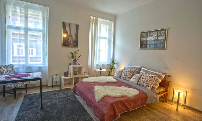 Zizkov Apartment | Modern Apt in center with PARKING