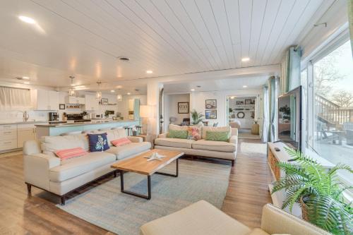 Detroit Lakes Apartment | Modern Apt on Detroit Lake with Dock Access!