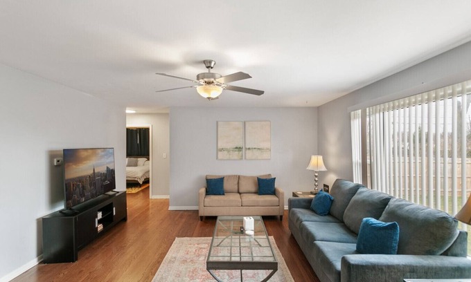 Libertyville Apartment | Modern Apt w/2 Kings 1/2 mile to DT Libertyville!