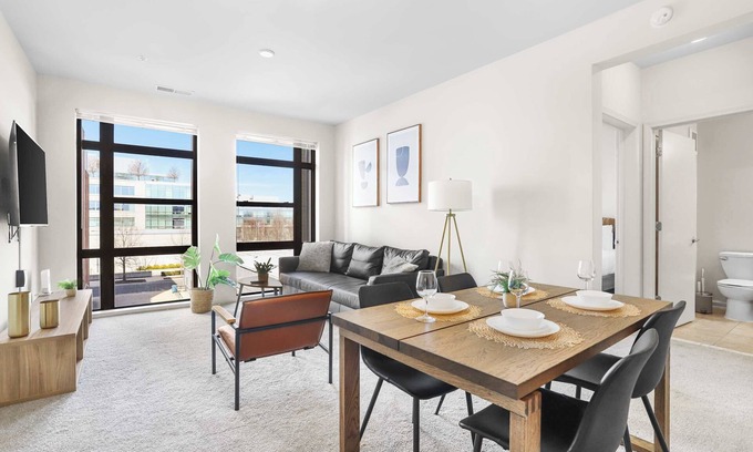Arlington Apartment | Modern Apt W Gym & Near Metro
