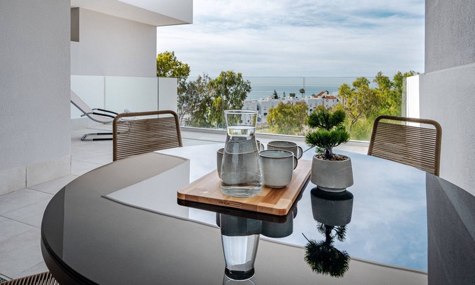 Alcorrin Apartment | Modern apt. with terrace & sea view, gym & jazucci