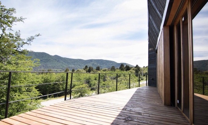 Villa Arelauquen Apartment | Modern House w/Great Views of the Lake and the Hill