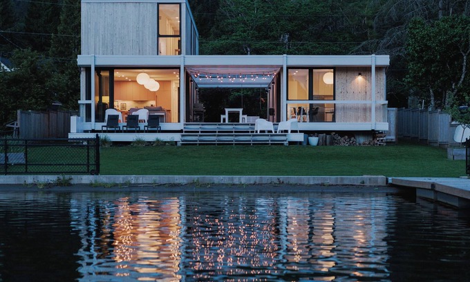 Hope House | Modern Architect-Designed Lakefront House