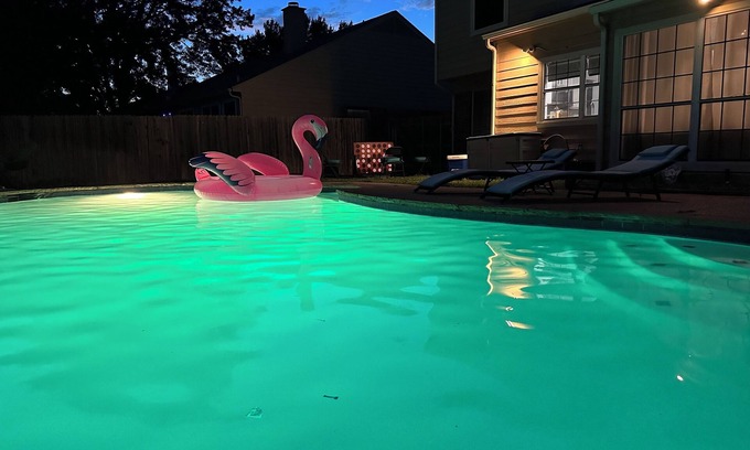 South Arlington House | Modern Arlington Pool House