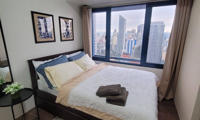 Legazpi Village Condo | Modern Asian themed Condo w/View Near Airport & Sky Way - 1