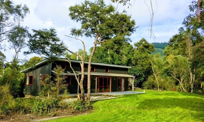 Peel Forest House | Modern bach in secluded native bush