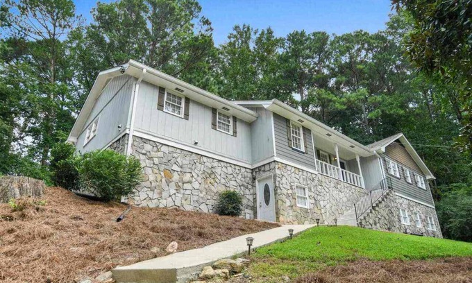 Lilburn House | Modern Basement APT min from Infinite Energy CENTER