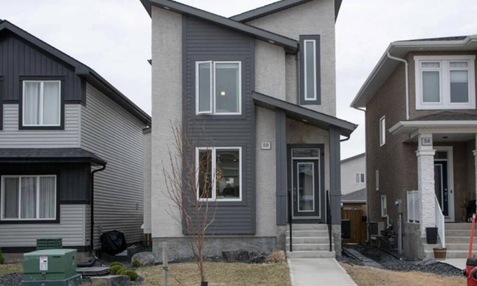 Winnipeg House | Modern Basement Suite with Private Entrance - Perfect for a Relaxing Stay!
